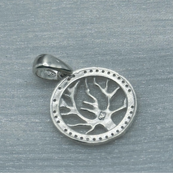 S925 Tree Engraved Pendant - Picture 3 of 3